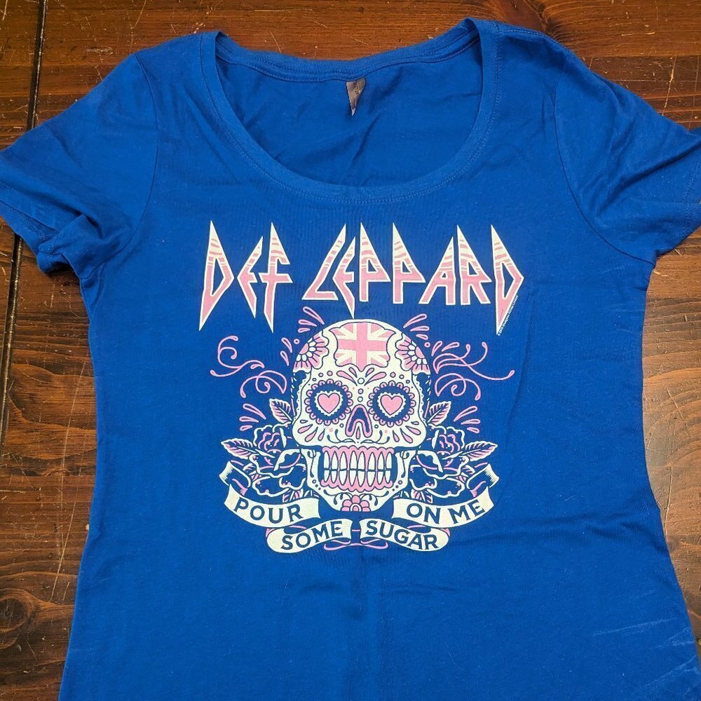 Def Leppard concert t-shirt - size XL - ladies cut - blue pink and white